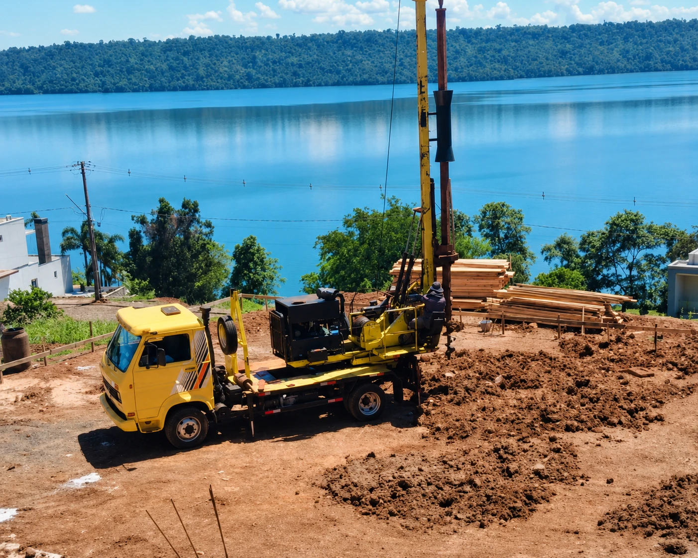 Equipamento de fundação em obra ao lado do lago